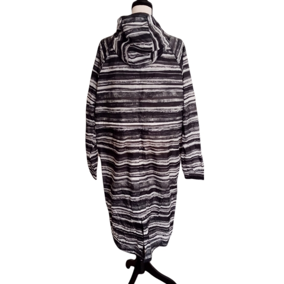 Lululemon Lab Assemblage Shell Coat - Picture 3 of 14